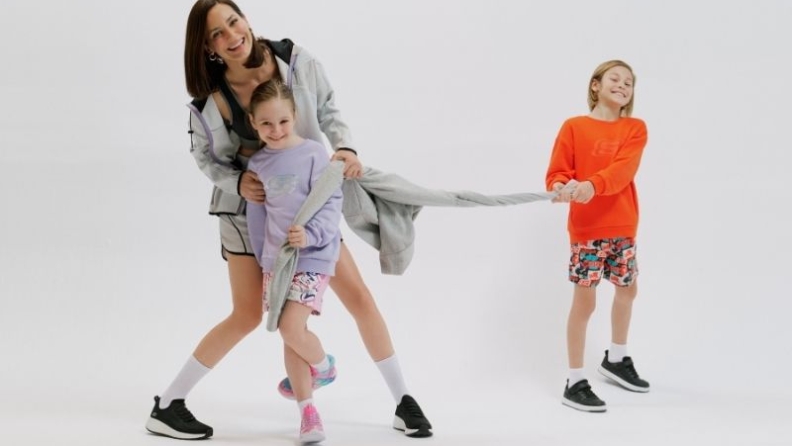 Skechers, Anneler Günü için oyuncu Sedef Avcı ile “Her Adımda Birlikte” diyor