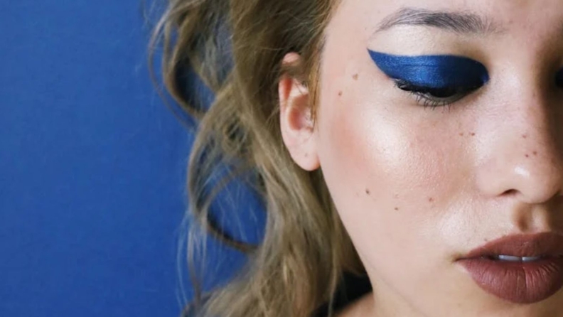 “Lifting” etkili göz makyajı nasıl yapılır?