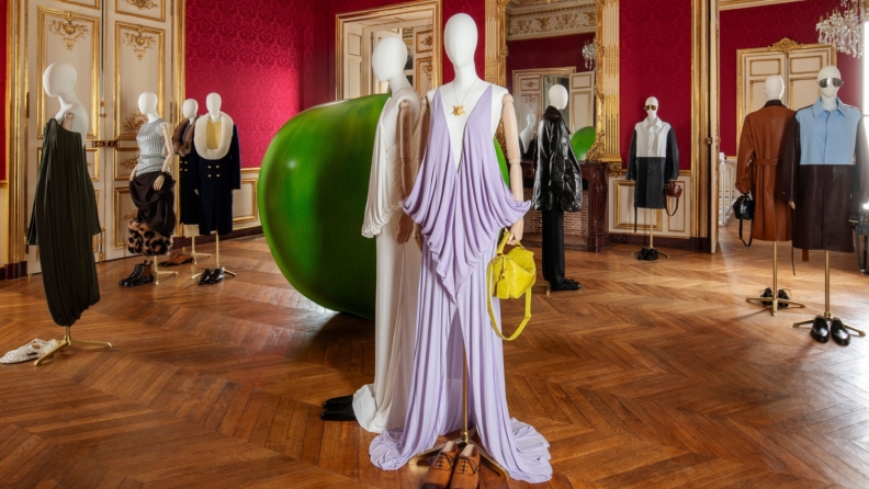 Paris Moda Haftası: Loewe 2025-26 Sonbahar/Kış