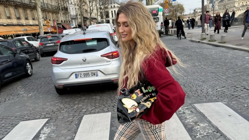 Yarı düz yarı kıvırcık saçlar: “Irish Curls” için bakım rehberi