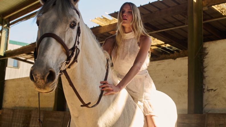 Guess’ten Dünya Günü’ne özel: Sürdürülebilir ve doğa dostu silüetler