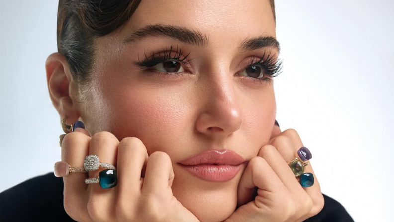 Pomellato, Hande Erçel’ı̇ yenı̇ marka elçı̇sı̇ olarak karşılıyor