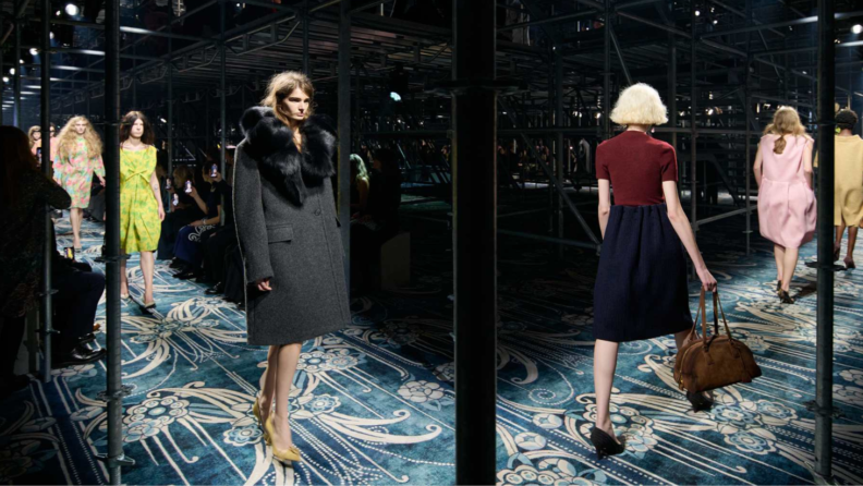 Prada Grubu Versace’yi satın aldı