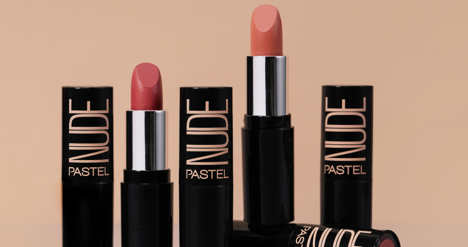 2025’in sessiz ama güçlü güzellik trendi: Nude rujlar