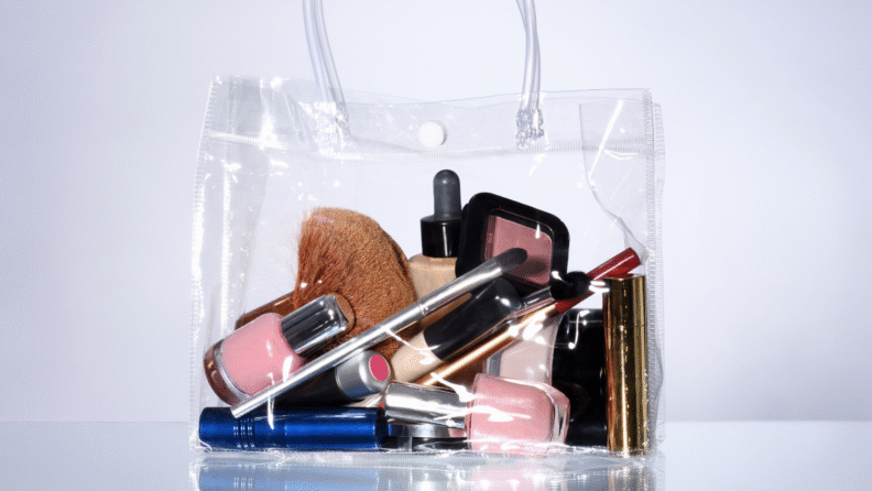 Makyaj çantanızdaki her şeyi kullanın: “Project Pan” nedir?