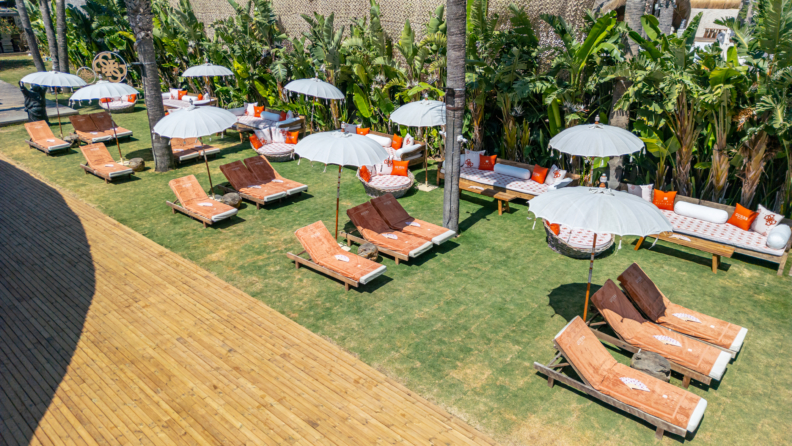 GUESS x YUZU Beach: Yazın Ritmini GUESS ile Yuzu Beach’te Yakala!