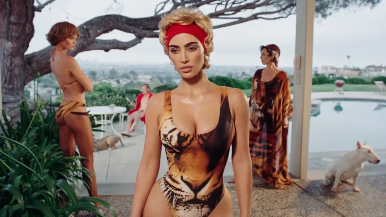 Nadia Lee Cohen’in Kadrajında: Kim Kardashian’lı Skims x Roberto Cavalli Kampanyası