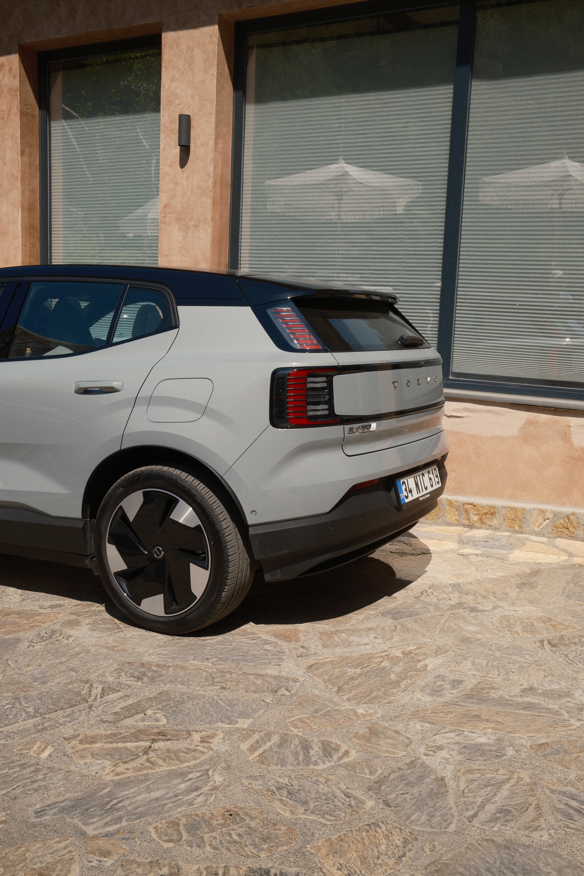 2-gun-1-otomobil-ex30la-akyaka
