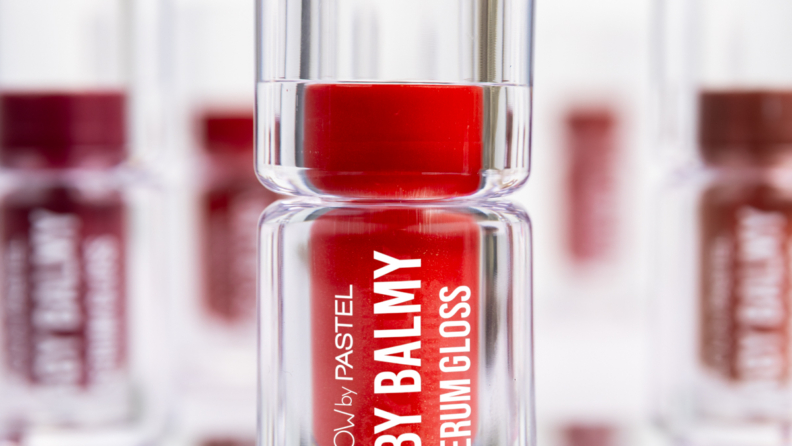 2025’in Gloss Trendi Baby Balmy ile yorumlanıyor