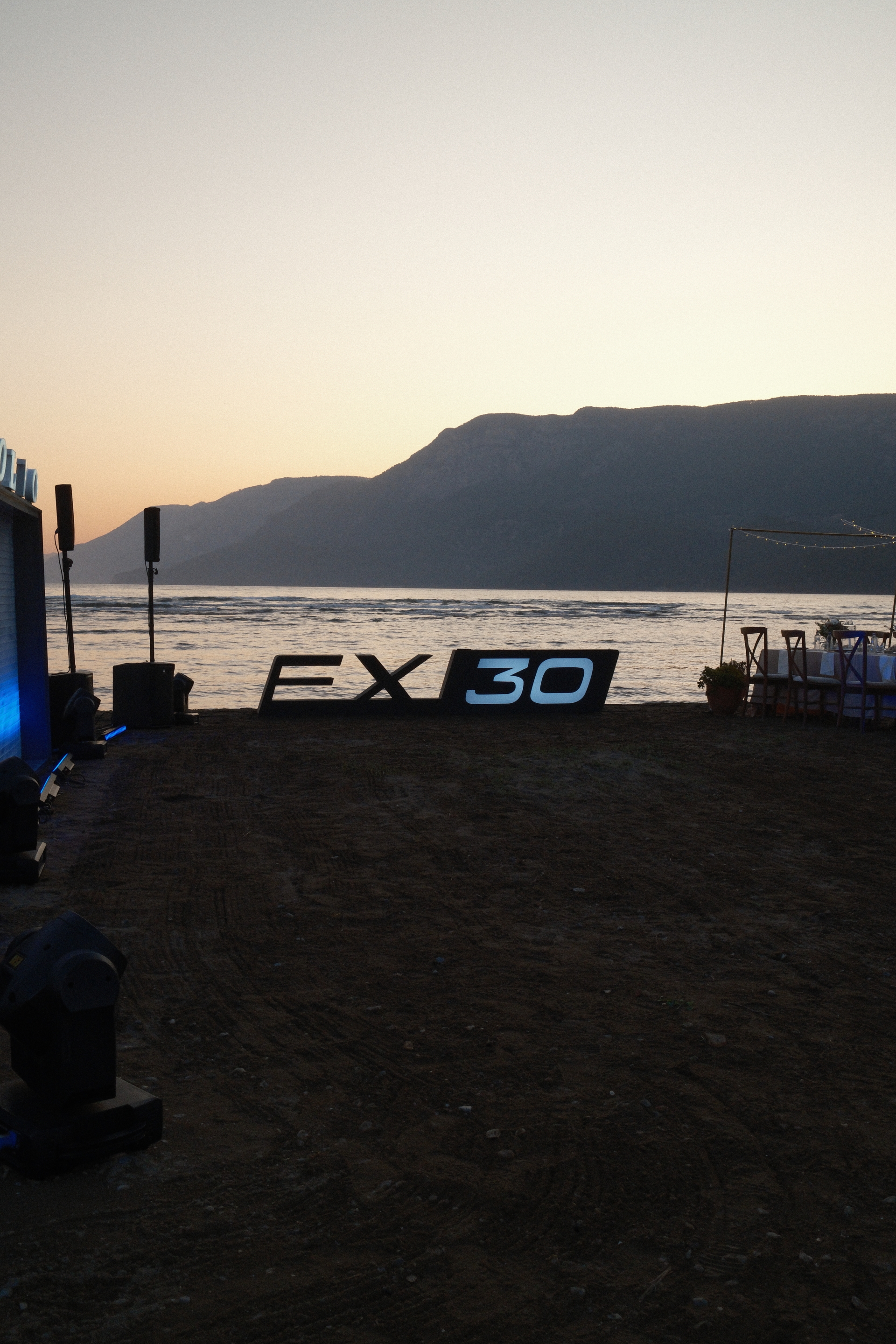 2-gun-1-otomobil-ex30la-akyaka