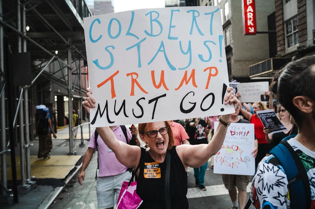 dijitallesme-medya-iktidarini-donusturuyor-mu-colbert-ornegi-ve-the-late-night-showun-perde-arkasi