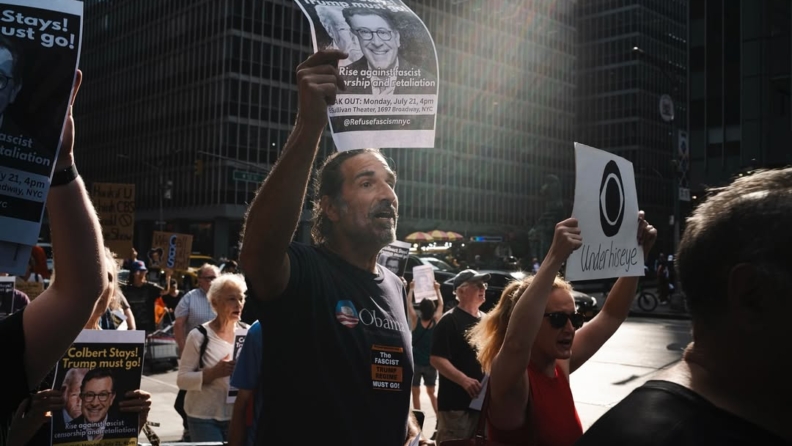 Dijitalleşme medya iktidarını dönüştürüyor mu? Colbert örneği ve The Late Night Show’un perde arkası