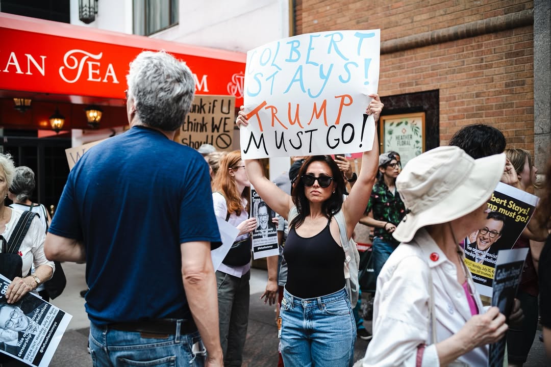 dijitallesme-medya-iktidarini-donusturuyor-mu-colbert-ornegi-ve-the-late-night-showun-perde-arkasi