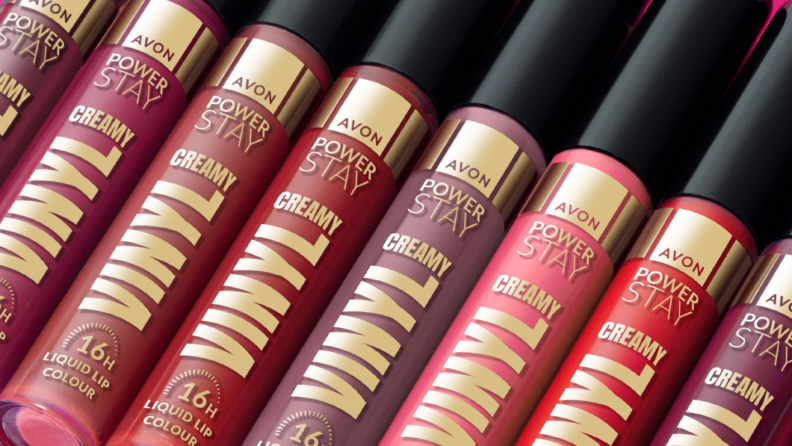 Avon ile gün boyu parlayan dudaklar