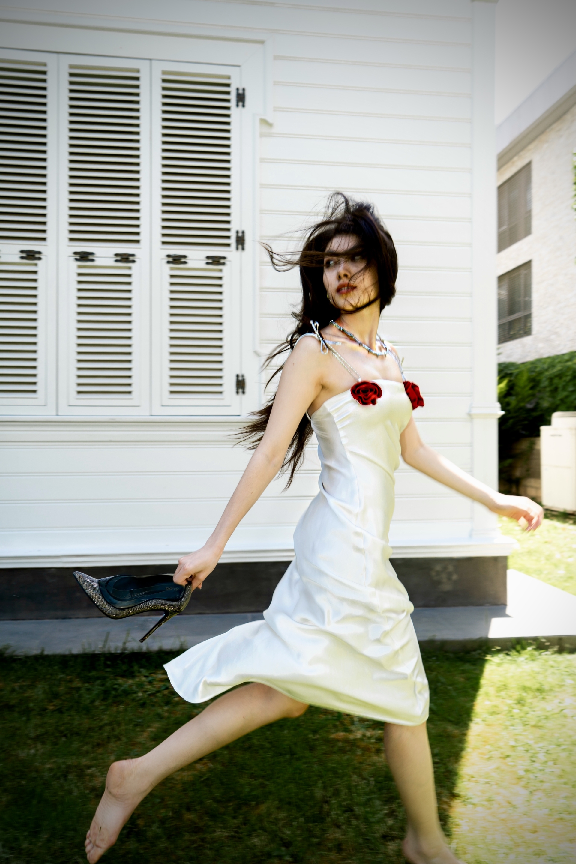 moda-markasi-the-house-of-astraldan-alevi-uzerinde-bir-koleksiyon