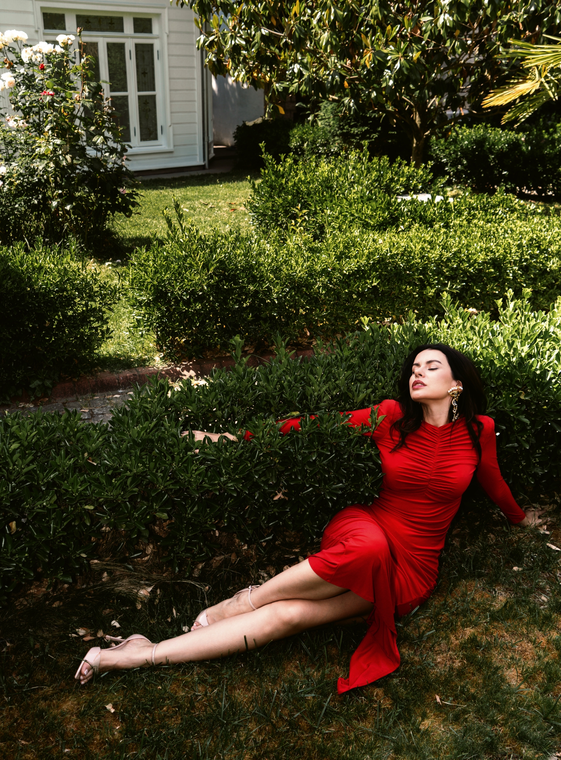 moda-markasi-the-house-of-astraldan-alevi-uzerinde-bir-koleksiyon