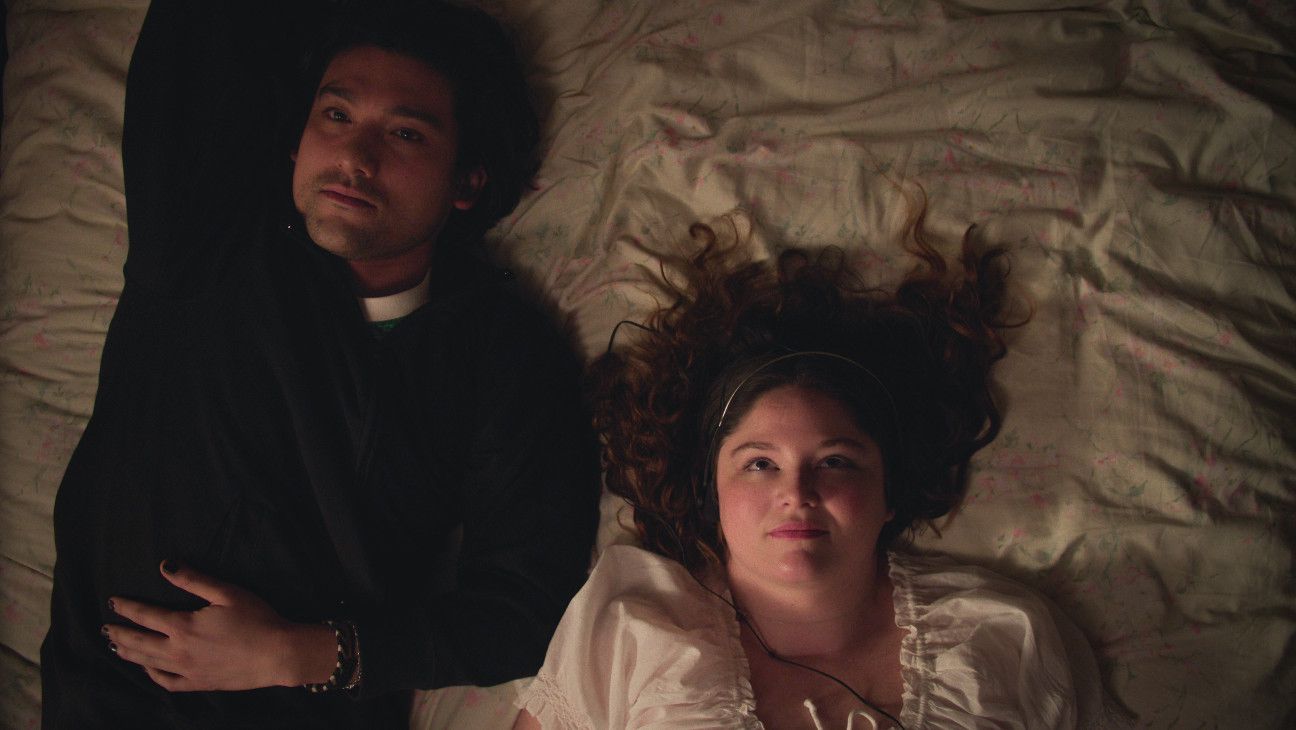 romantik-komedilere-guncelleme-geldi-lena-dunhamin-too-muchi