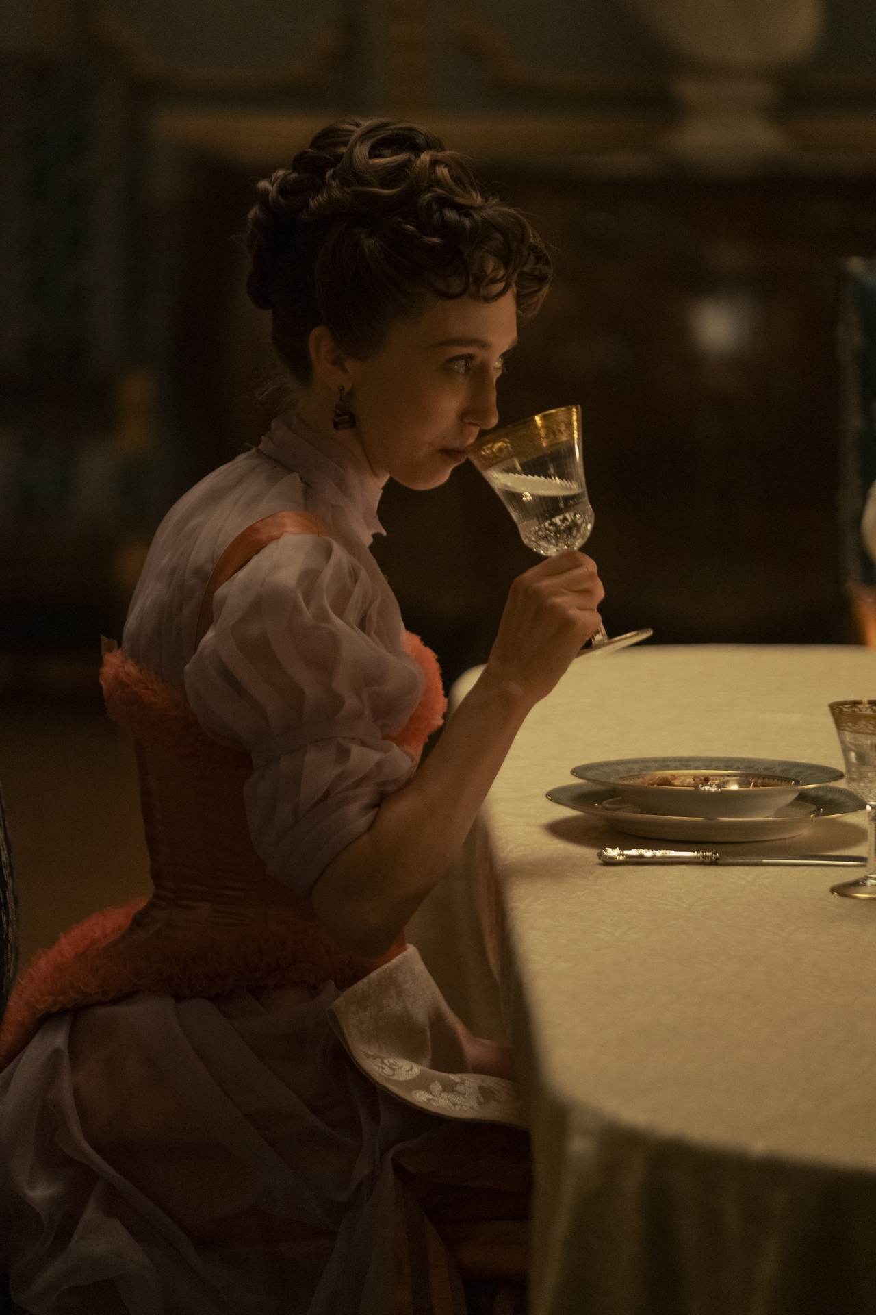 
the-gilded-ageden-yeni-sezonguc-ask-ve-oy-hakki

