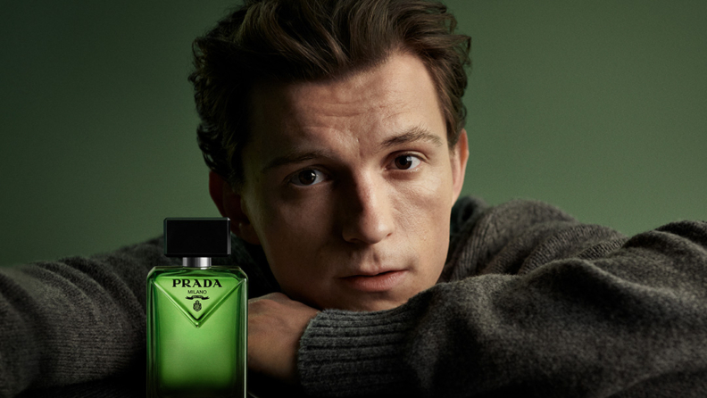 Tom Holland, Prada Beauty’nin yeni parfümünün global yüzü oldu