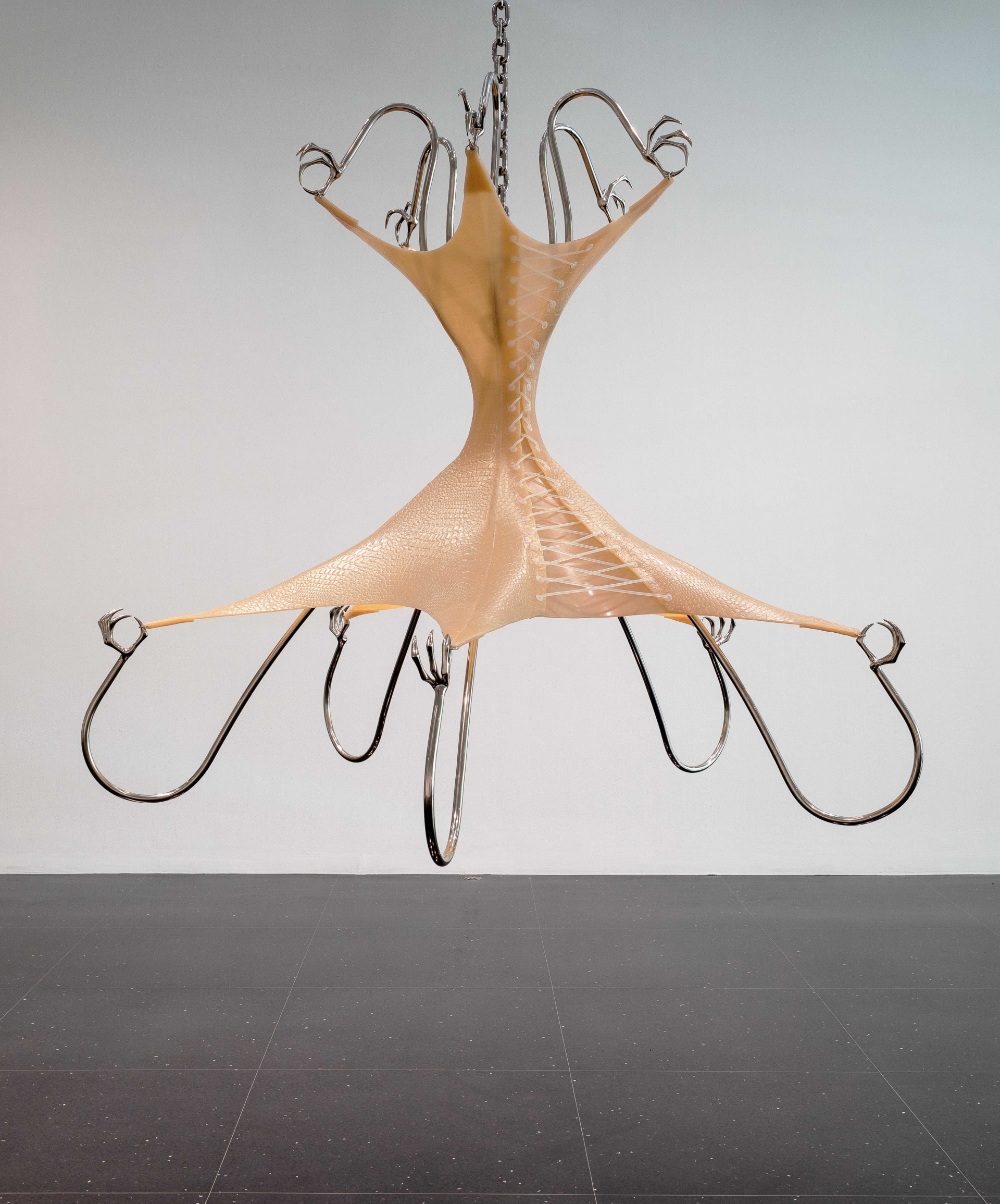 hannah-levy-ile-tasarim-arafinda-belirsizlik-beden-ve-madde