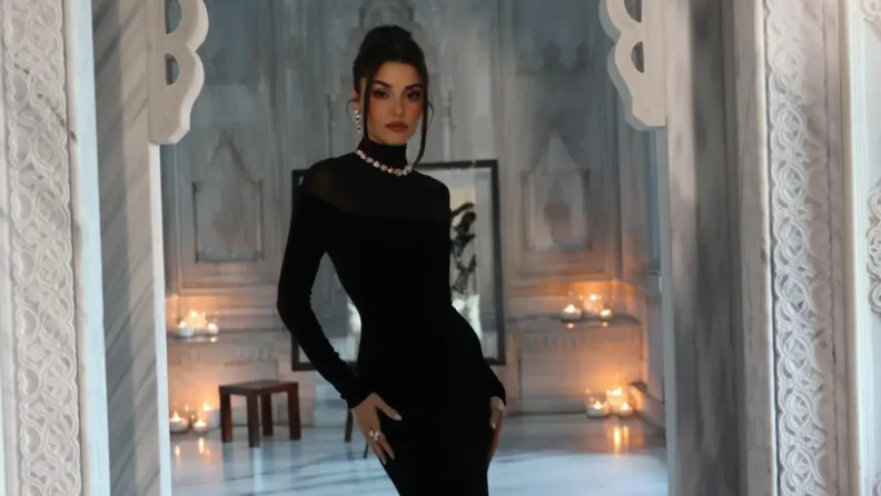 Pomellato, el sanatlarının ikonik ustalığını İstanbul’da marka elçisi Hande Erçel ile kutladı