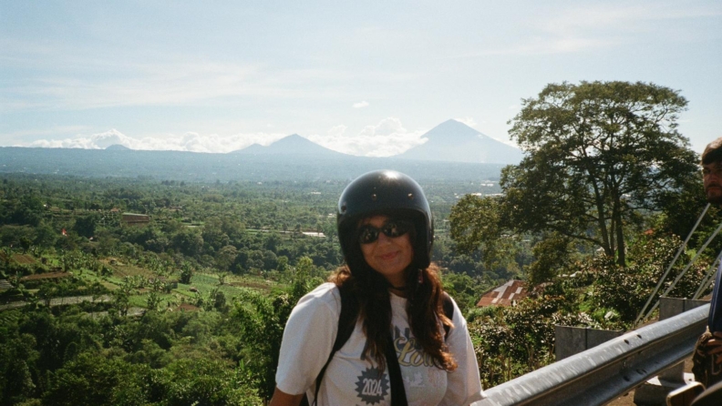 Neden hiç kimse olmak için seyahat ederiz?