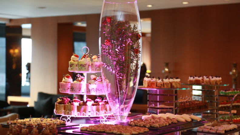 Almira Hotel’den Kübra Lana ve orkestrası ile yılbaşı kutlaması