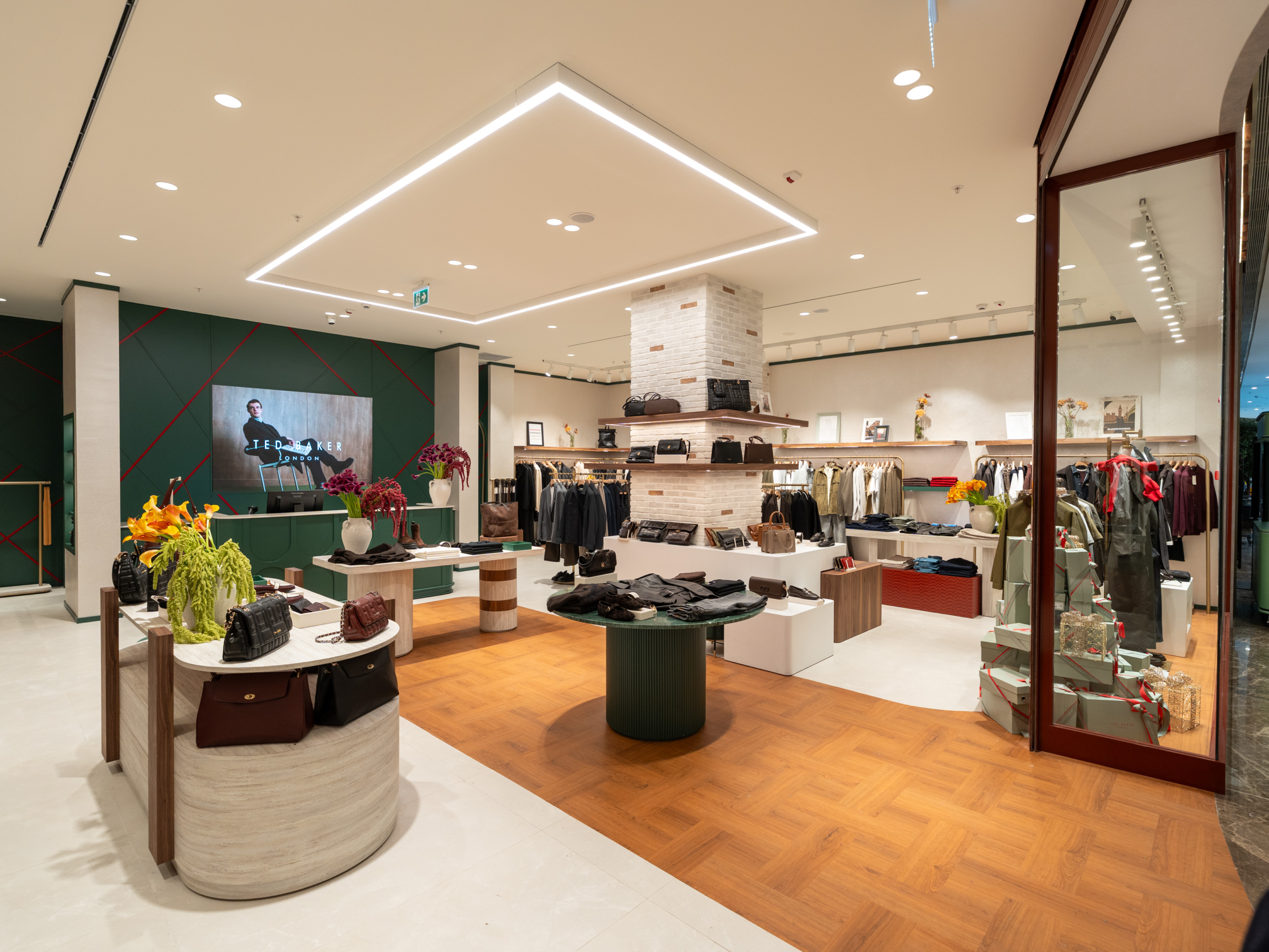 İkonik İngiliz markası Ted Baker Türkiye'de yeni mağazalarının kapılarını açtı