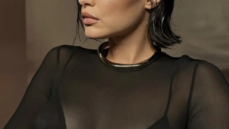 Gigi Hadid ikonik sarı saçlarına veda etti: Siyah mini bob dönemi başladı