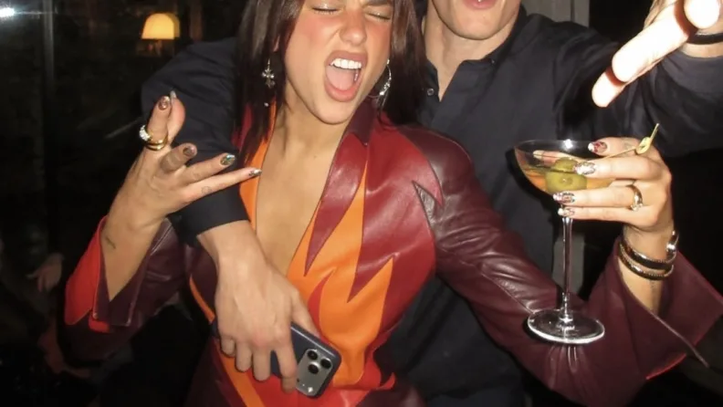 İlişkilerde “swag gap”: Partnerinizden daha havalı olmak aşkı bozar mı?