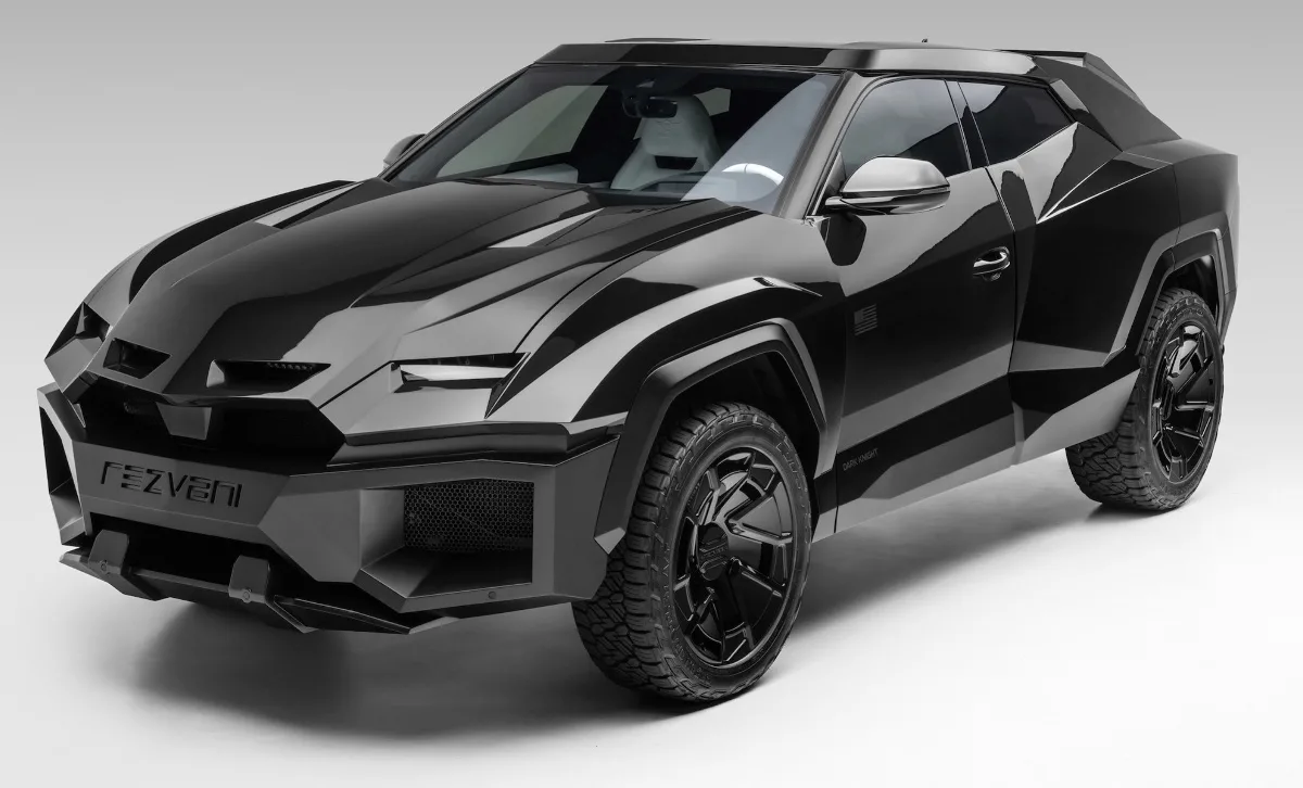 otomobil-dunyasinin-yeni-gozdesi-rezvani-dark-knight-ilk-halka-acik-gosteriminde