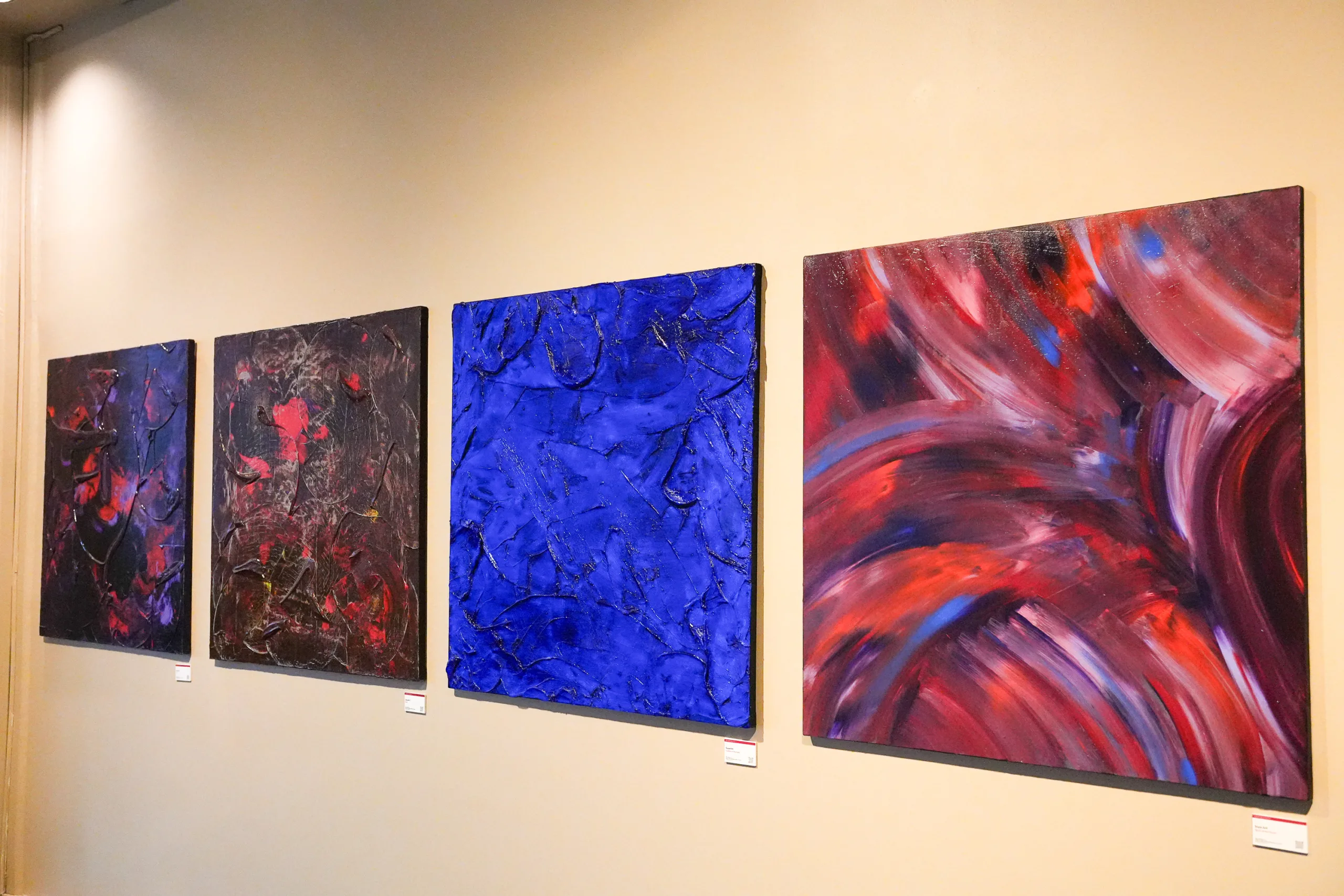 Suya Art’ın “Yüzeyin Ötesinde” koleksiyonu Grand Hyatt İstanbul’da sanatseverlerle buluştu