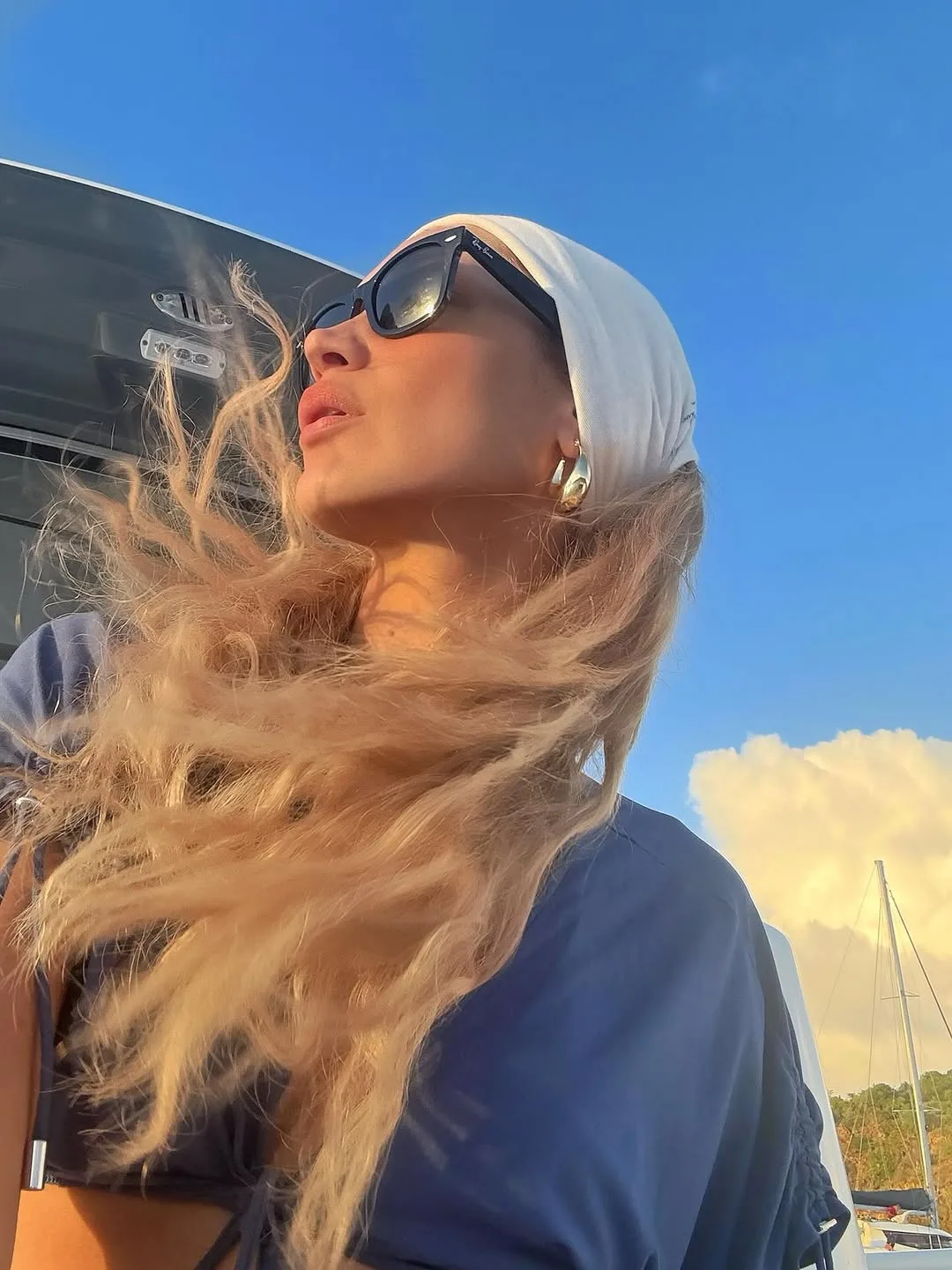 Bal ve şampanya sarıları ile daha yumuşak bir ışıltı