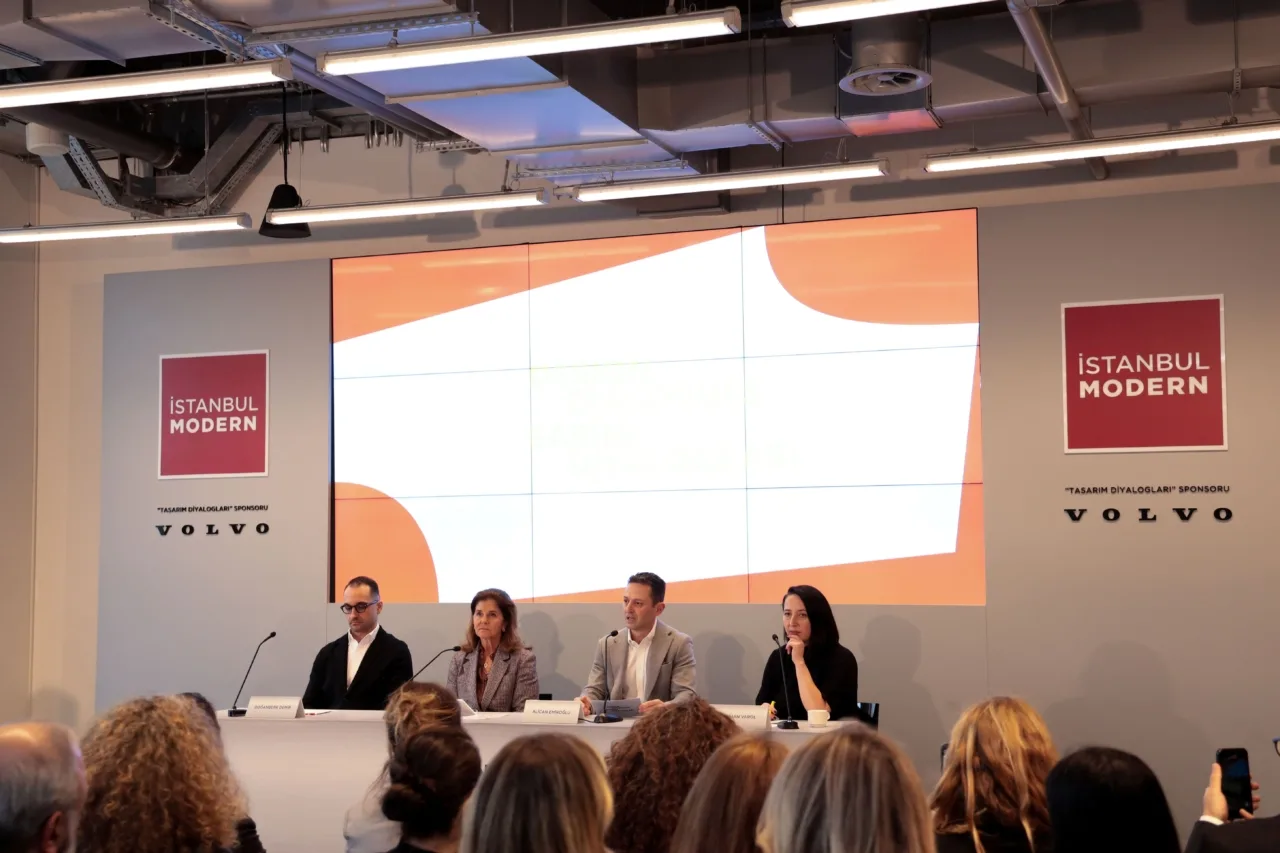 PARİS SOKAKLARINDA İLHAM VERİCİ GÖRÜNÜMLERİN PEŞİNDEYİZ