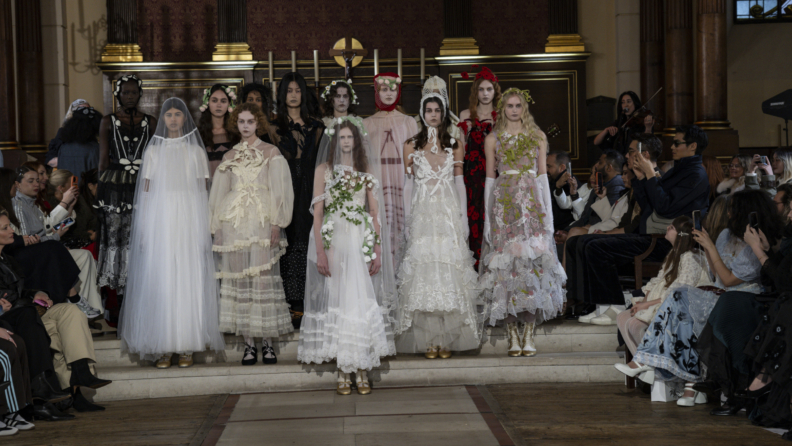 Londra Moda Haftası: Bora Aksu 2026-27 Sonbahar/Kış