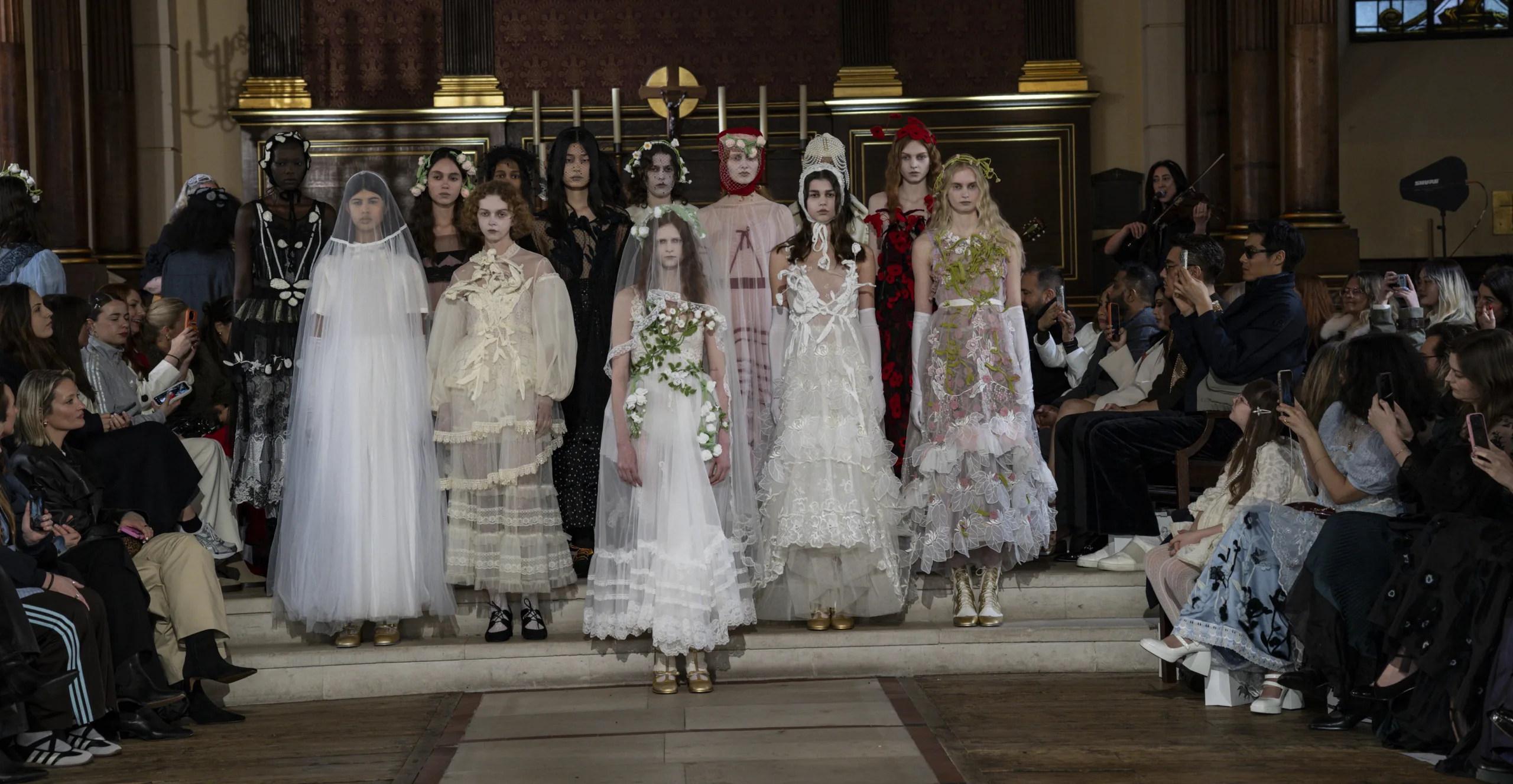 Londra Moda Haftası: Bora Aksu 2026-27 Sonbahar/Kış