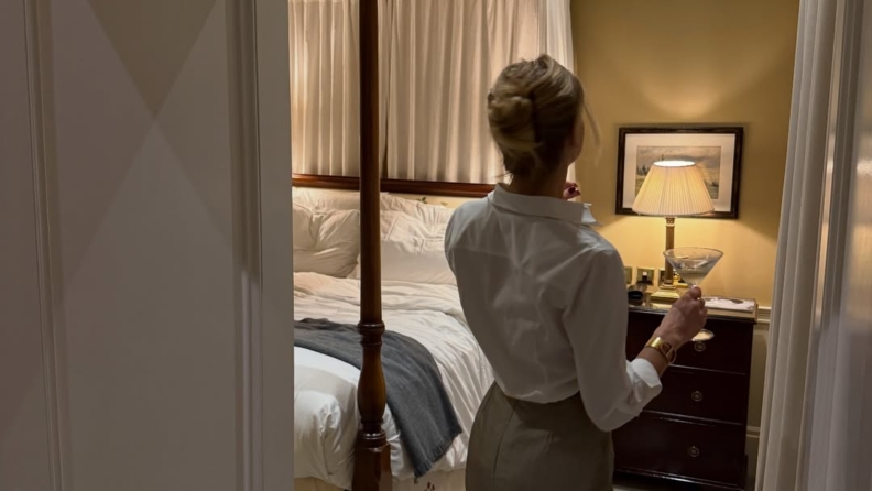 French Clip Tokalar Geri Döndü: 90’lardan Günümüze IT Girl Saç Trendi