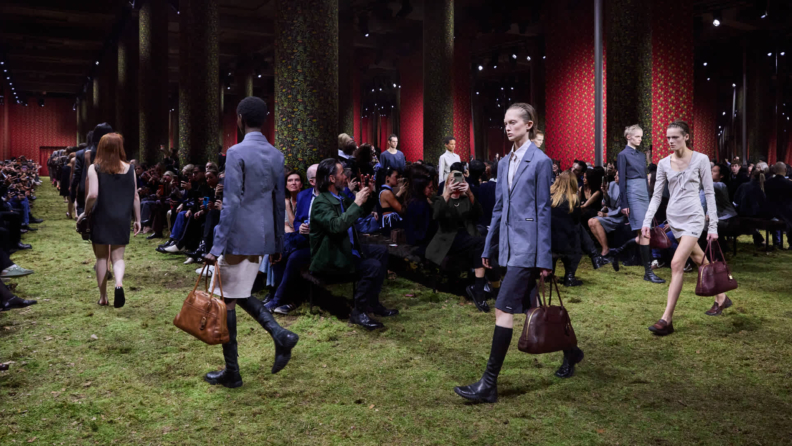 Paris Moda Haftası: Miu Miu Sonbahar/Kış 2026