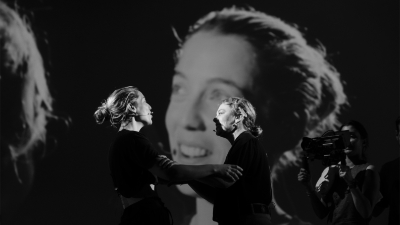 “Bitmedi kadının var olma mücadelesi”: Afife oyunu