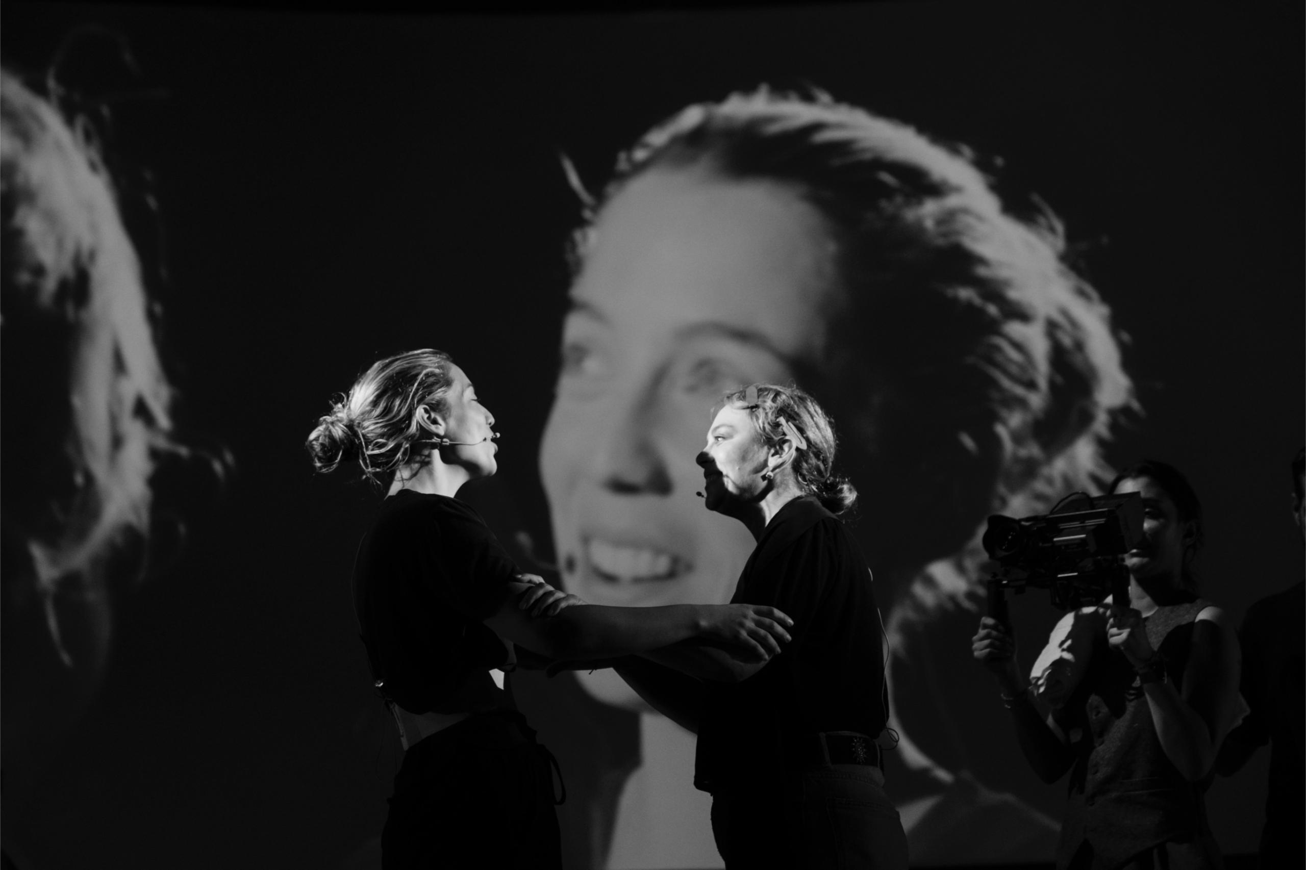 “Bitmedi kadının var olma mücadelesi”: Afife oyunu