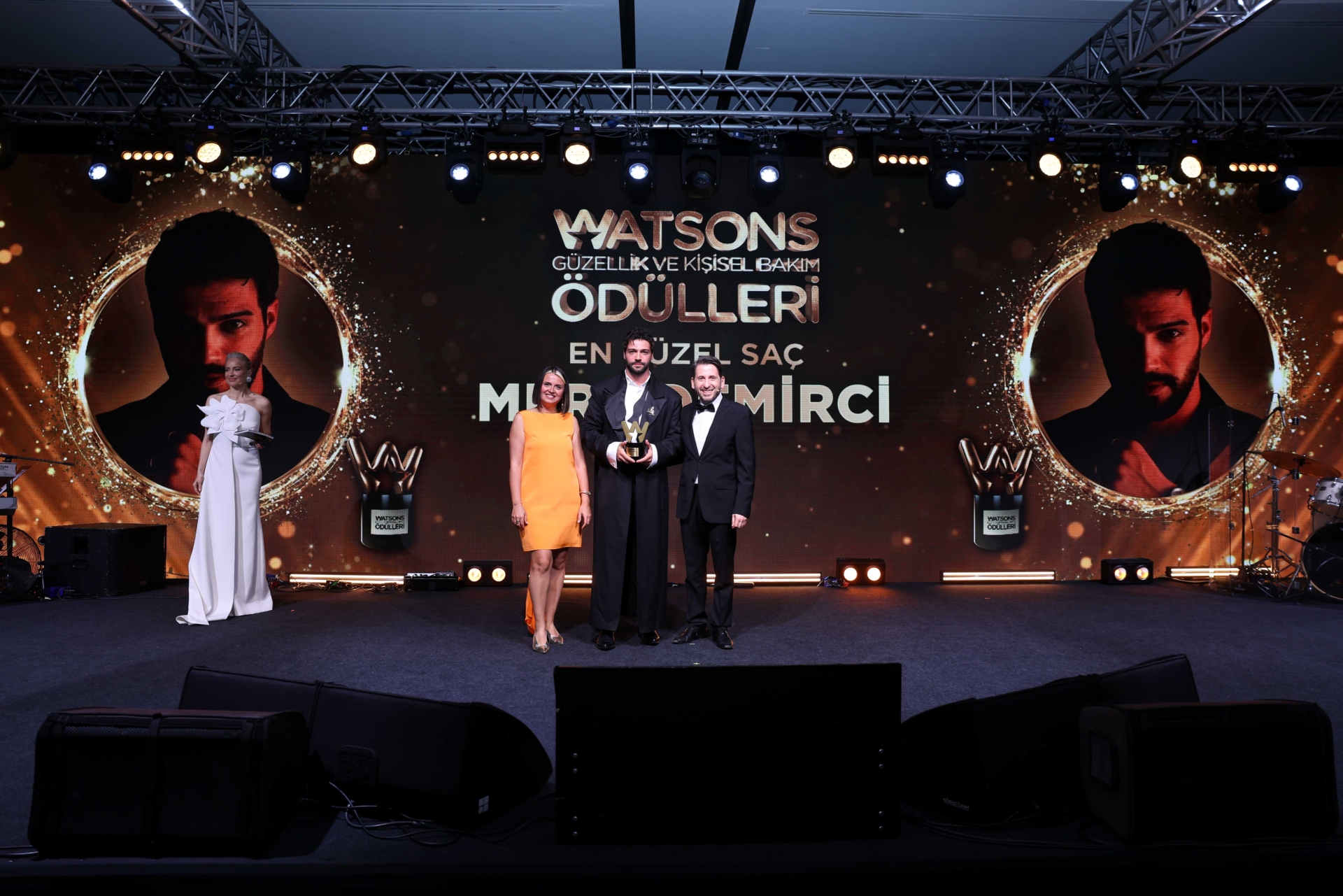 12. Watsons Güzellik Ve Kişisel Bakım Ödülleri’nde güzellik dünyasının en iyilerinin ödüllendirildiği gecede ünlü isimler aynı sahnede buluştu