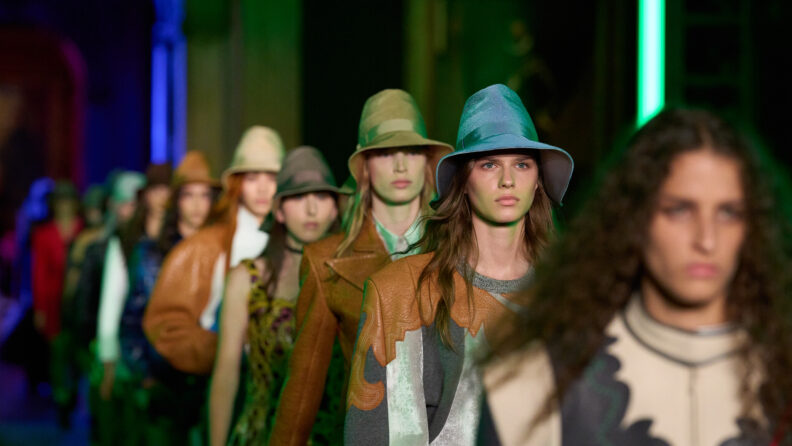 Louis Vuitton Cruise 2027: Uptown duvarları, downtown çizgileri