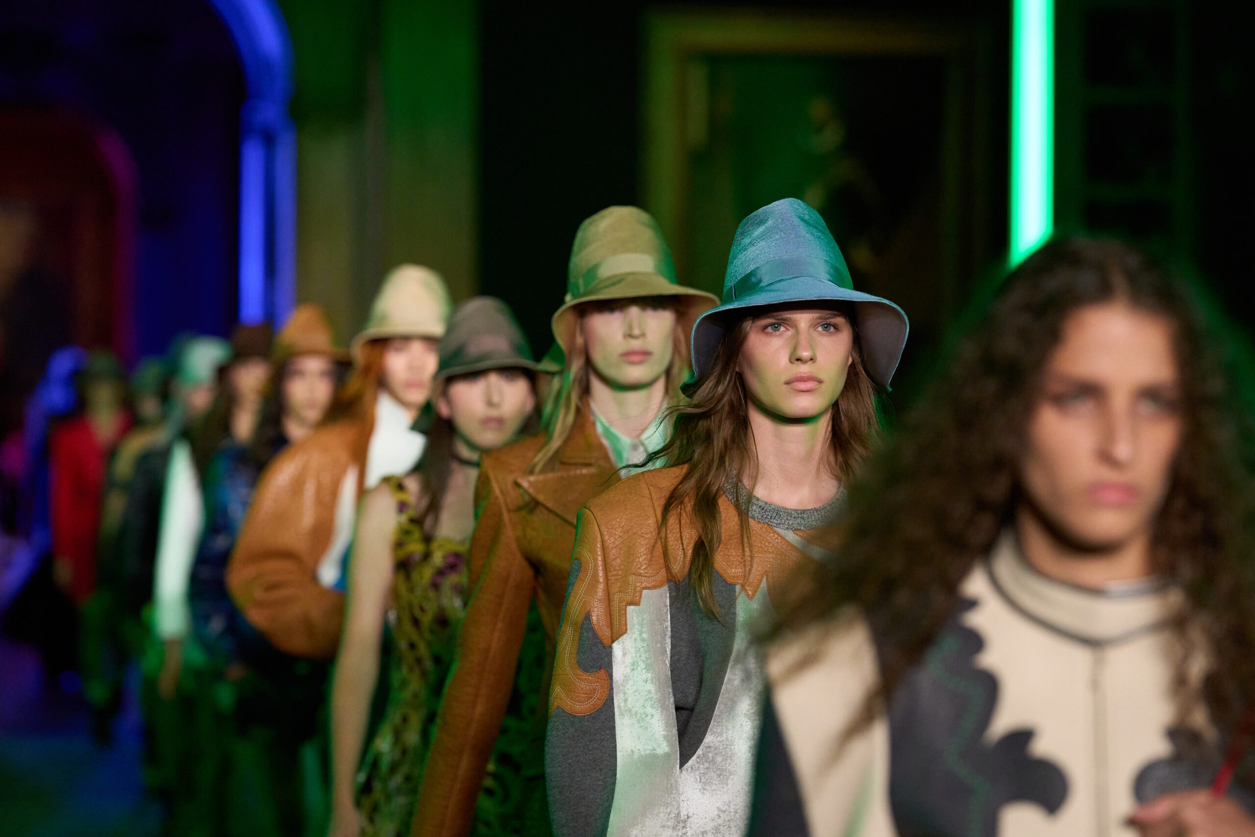 Louis Vuitton Cruise 2027: Uptown duvarları, downtown çizgileri