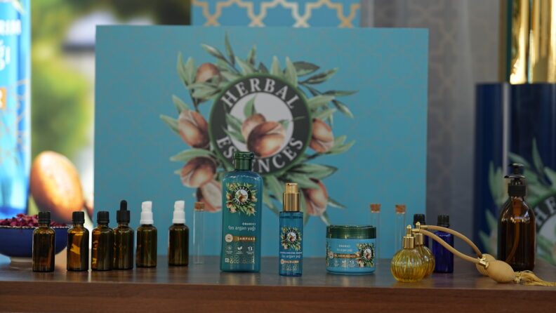 Fas’tan gelen saf argan yağının gücü: Herbal Essences Moroccan Argan Oil Elixir tanıtıldı 