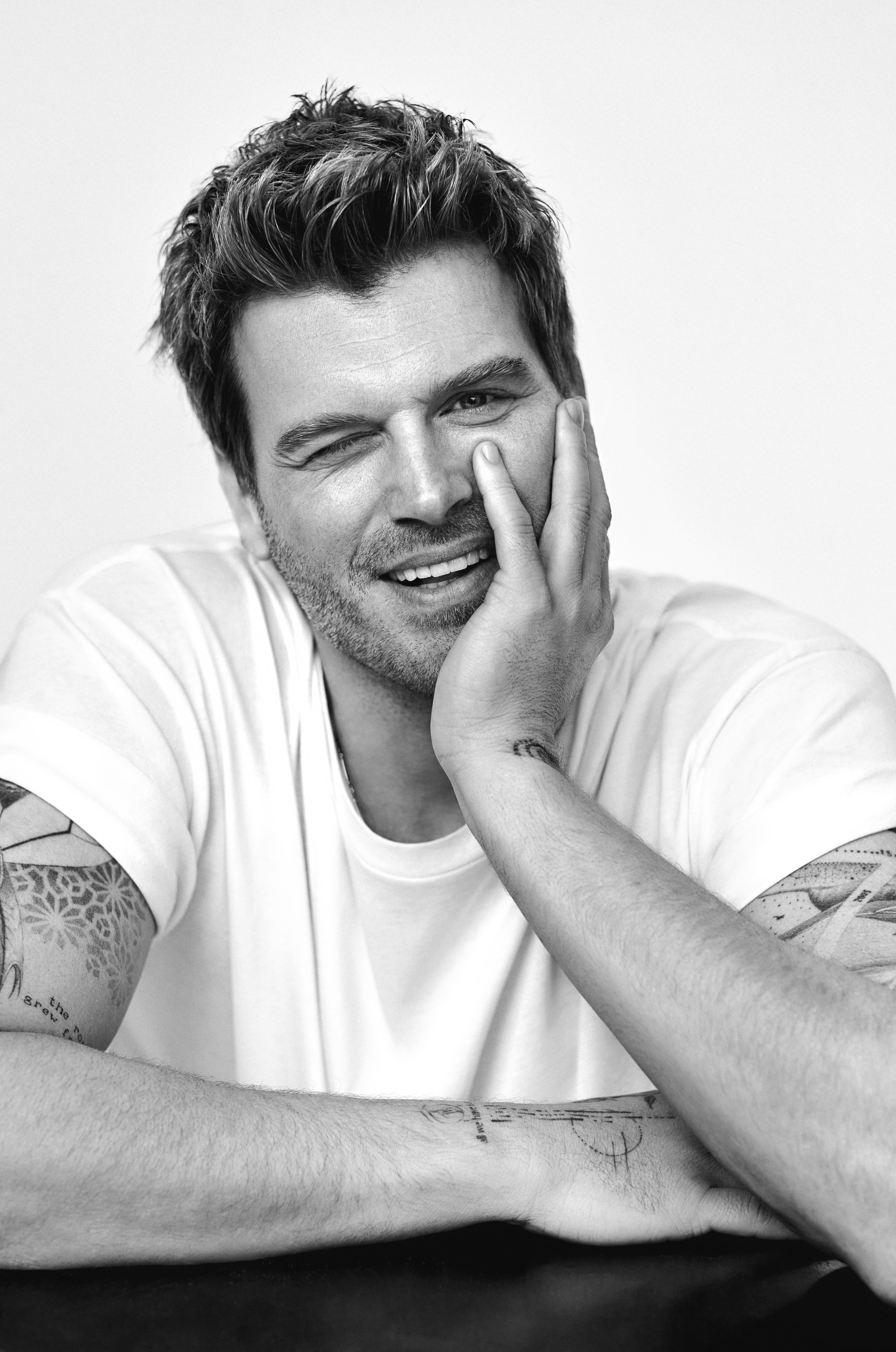 kivanc-ve-mavi-yeni-sezona-global-yaratici-isimlerle-cekilen-guclu-bir-filmle-giriyor-durusumuz-guzel-2
