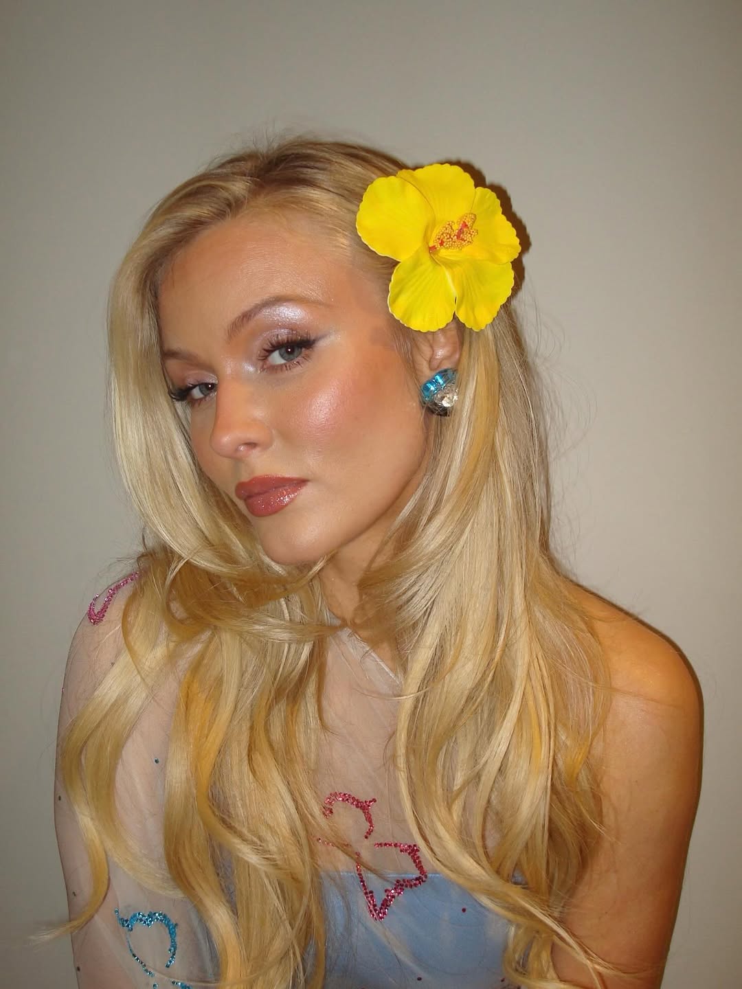 2026 yaz makyajında Zara Larsson ilhamı