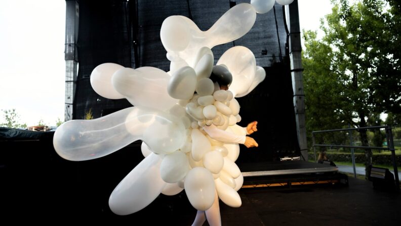 Güneş tutulması Björk’ün sahnesinde yeniden canlandı