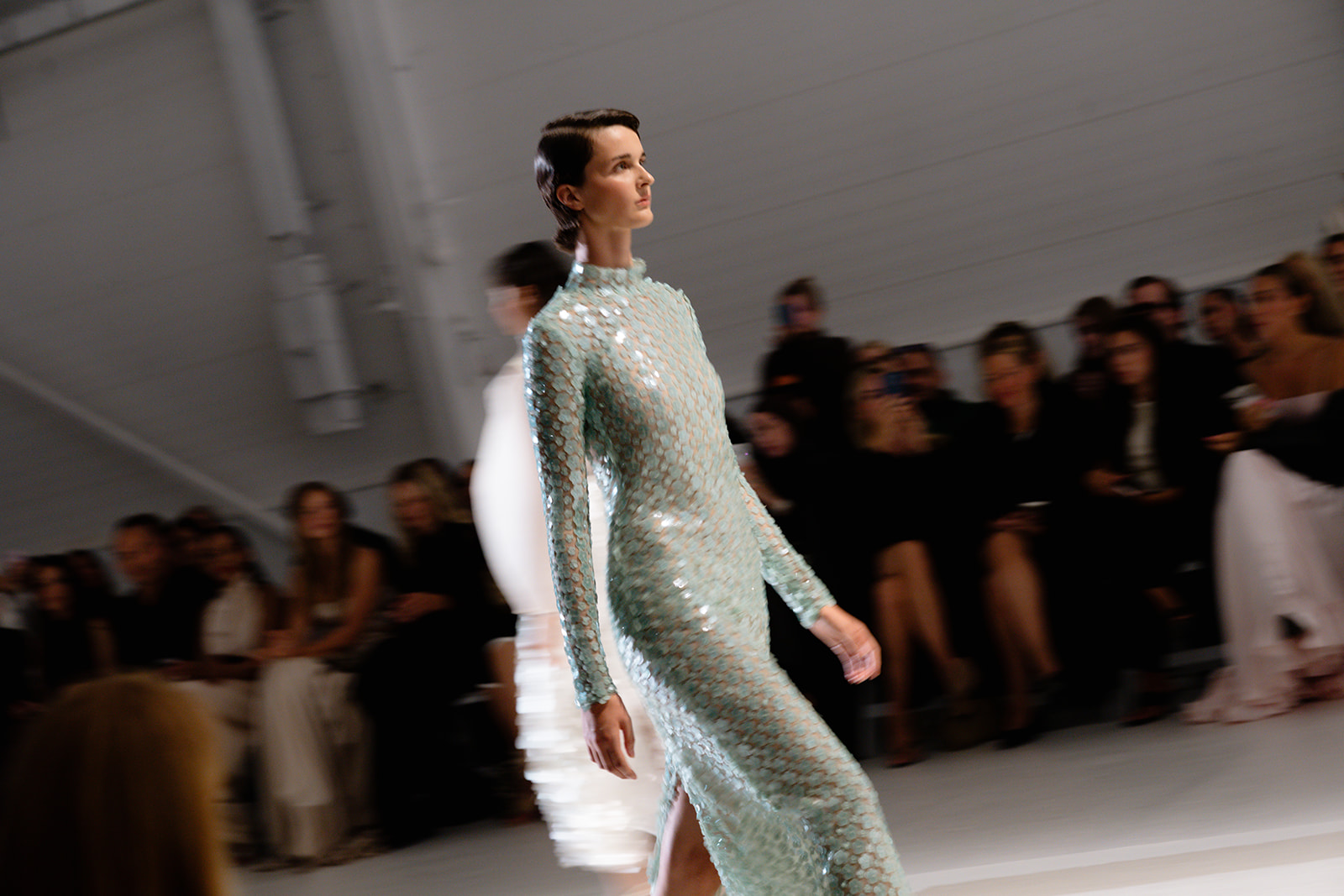 Çeyizdeki dantel kaç jenerasyon yaşar? Studio NK, Amsterdam Fashion Week 2026’da İlkbahar/Yaz 2027 koleksiyonunu tanıttı