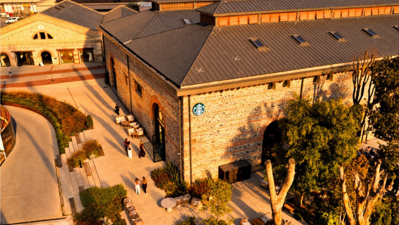 Starbucks’ın Türkiye’deki ilk flagship mağazası Tersane İstanbul’da